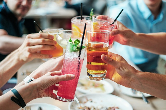 HEALTH BENEFITS OF MODERATE ALCOHOL CONSUMPTION