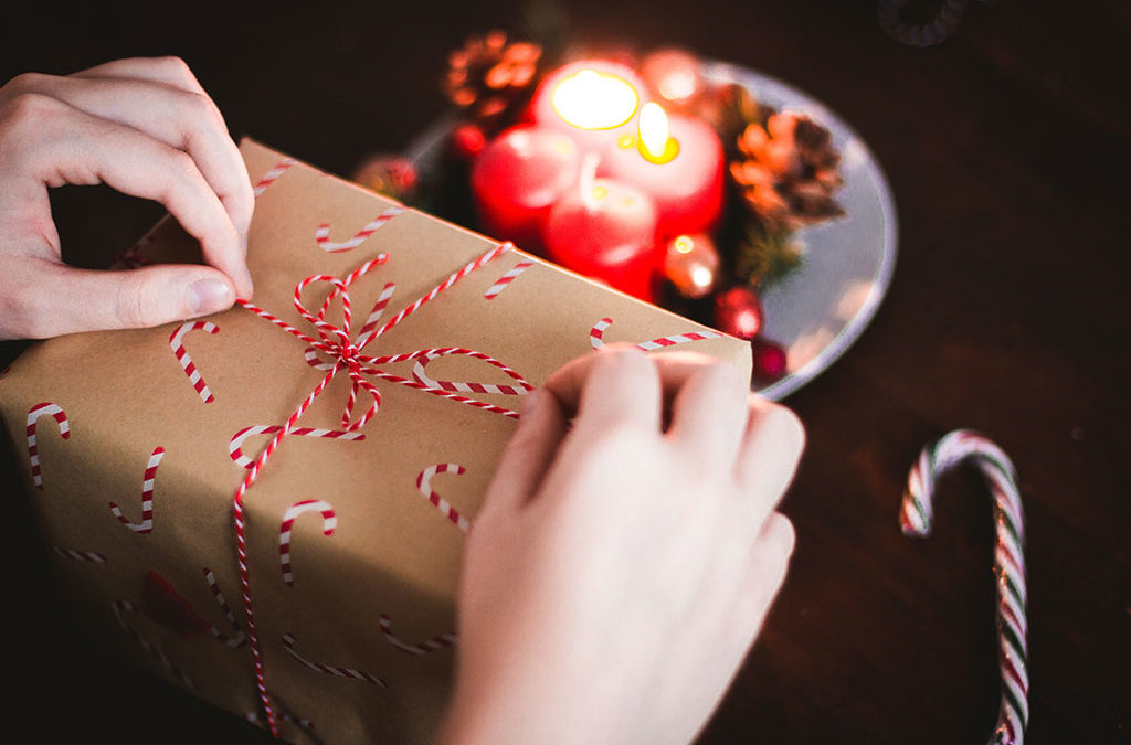 Why Giving the Right Christmas Present Can Make You happy